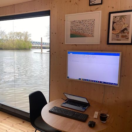 Hausboot Off Im Diamantgraben An Der Elbe Hotel Хамбург Екстериор снимка